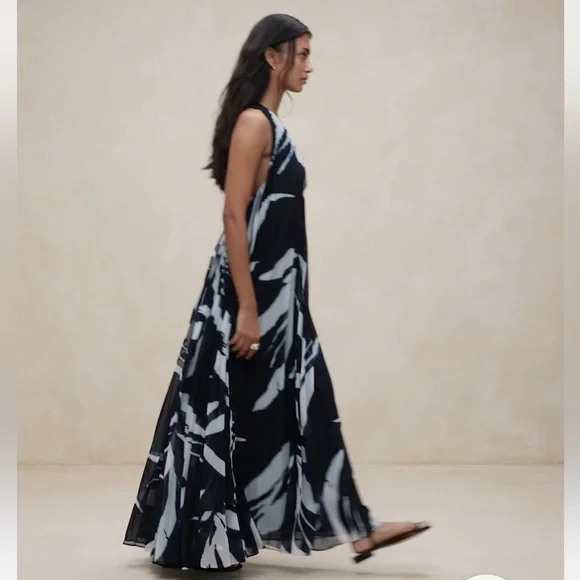 NEW! BANANA REPUBLIC Pleated Maxi Dress in Black, Size Large - Picture 7 of 9